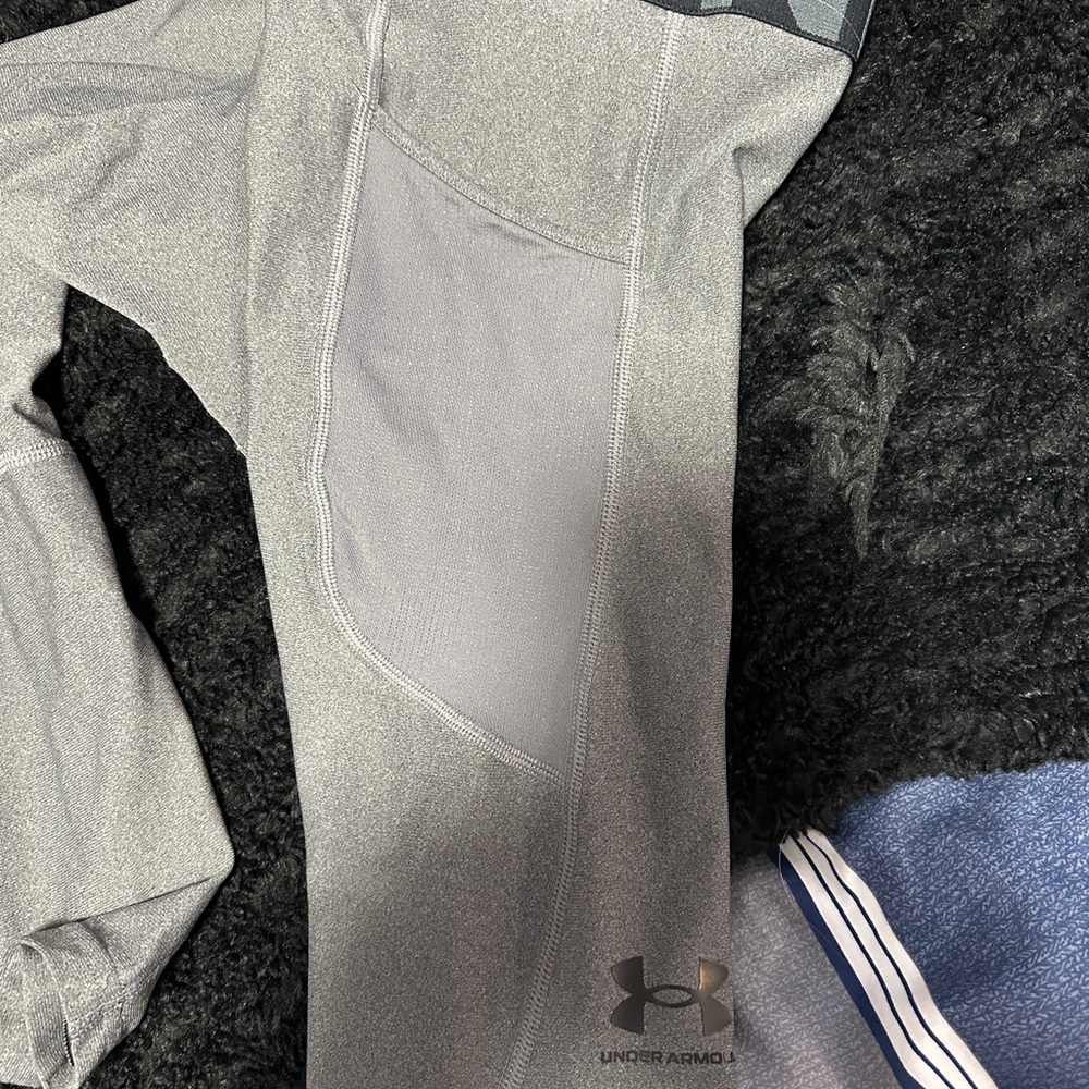 Under Armour HeatGear LG Gray 3/4 Compression Leggings